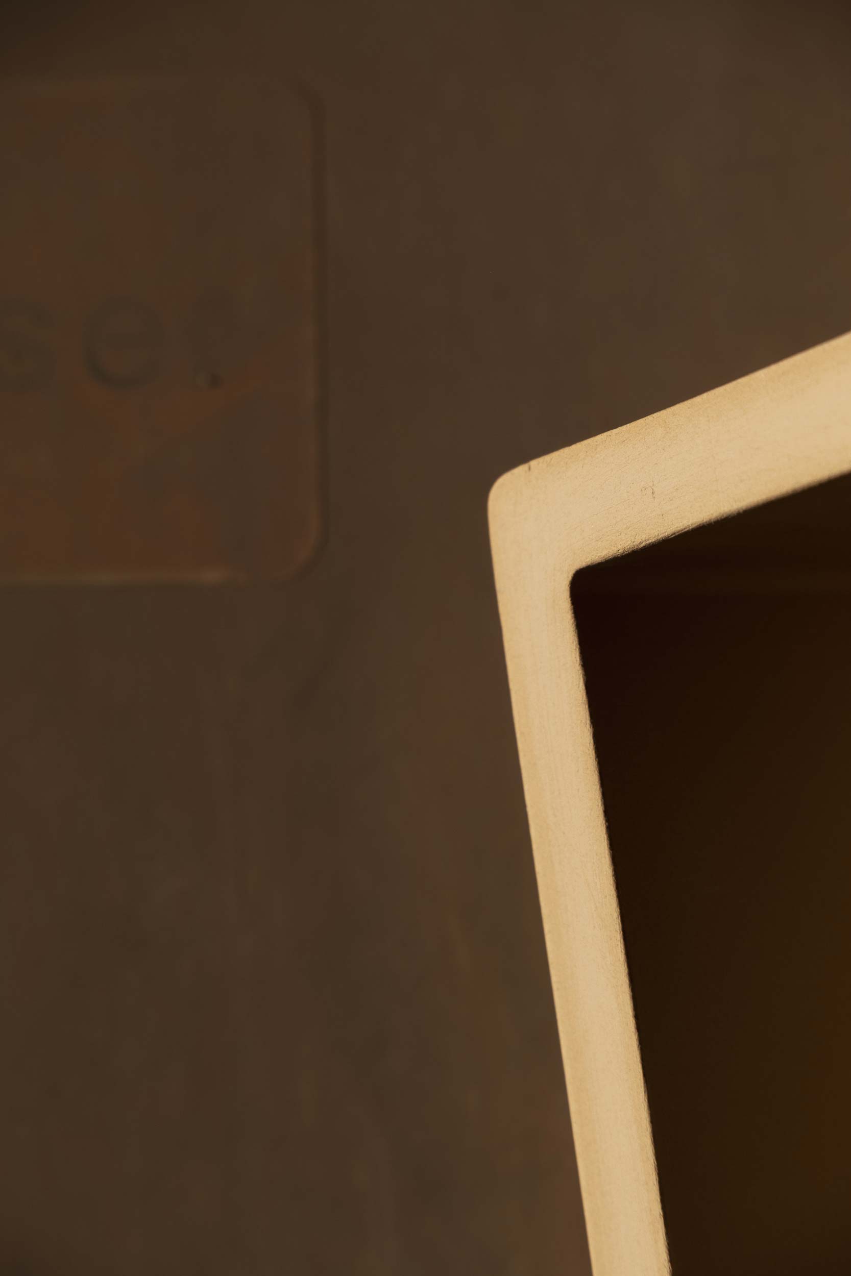 Nuet Beige 24x24